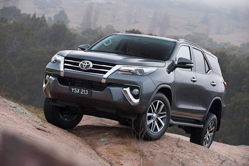 Cho thuê xe dẫn họ 7 chỗ Fortuner