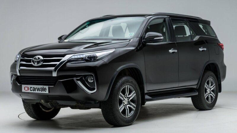 Cho thuê xe dẫn họ 7 chỗ Fortuner