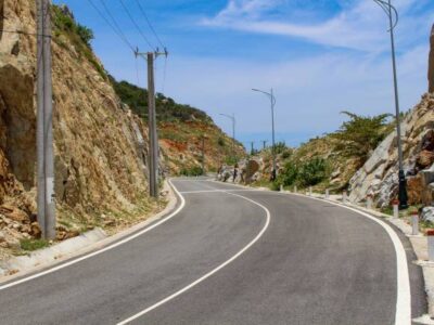 ✅ Tour Ninh Thuận 1 ngày khám phá Hang Rái, tháp Po Klong Garai, vịnh Vĩnh Hy và vườn nho xanh mát.