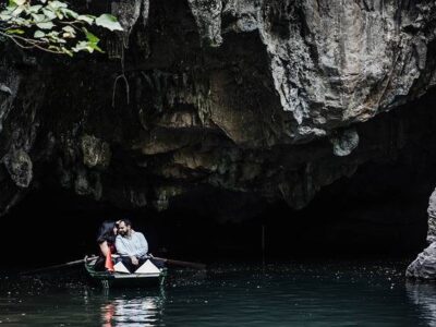 ✅ Tour Ninh Thuận 2 ngày 1 đêm khám phá Hang Rái, vịnh Vĩnh Hy, tháp Po Klong Garai và vườn nho.