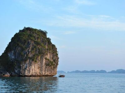 ✅ Tour Ninh Thuận 2 ngày 1 đêm khám phá Hang Rái, vịnh Vĩnh Hy, tháp Po Klong Garai và vườn nho.