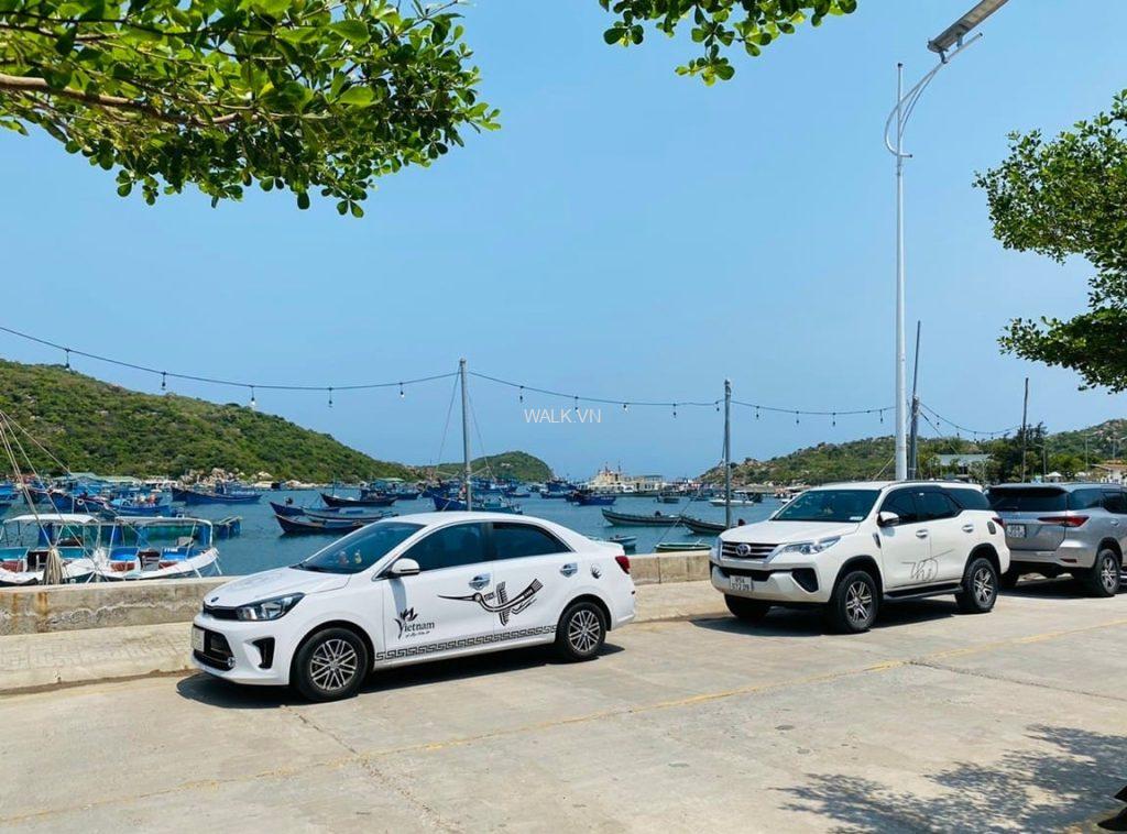 Khách du lịch Vĩnh Hy