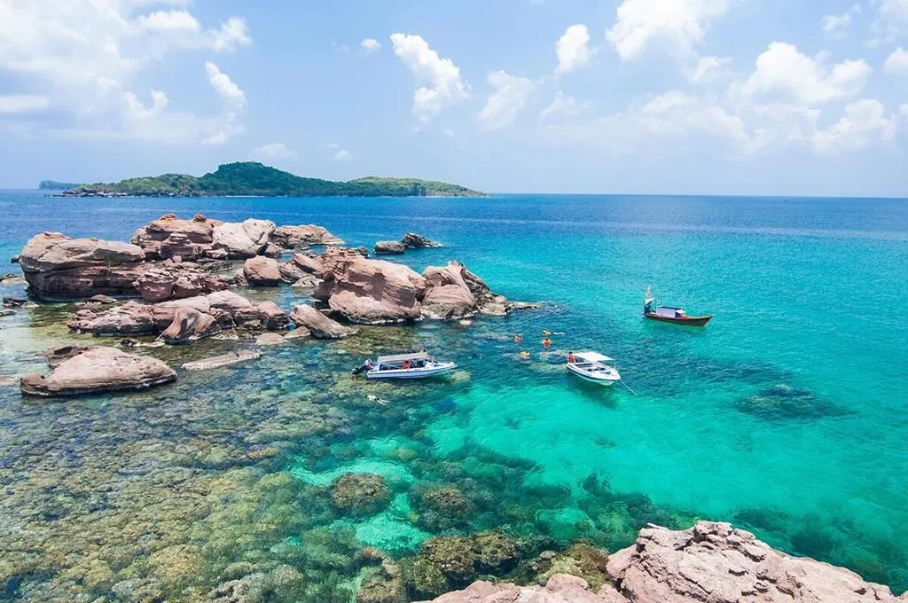 Kinh nghiệm đi du lịch Vĩnh Hy – cảnh biển đẹp và tour tham quan hấp dẫn