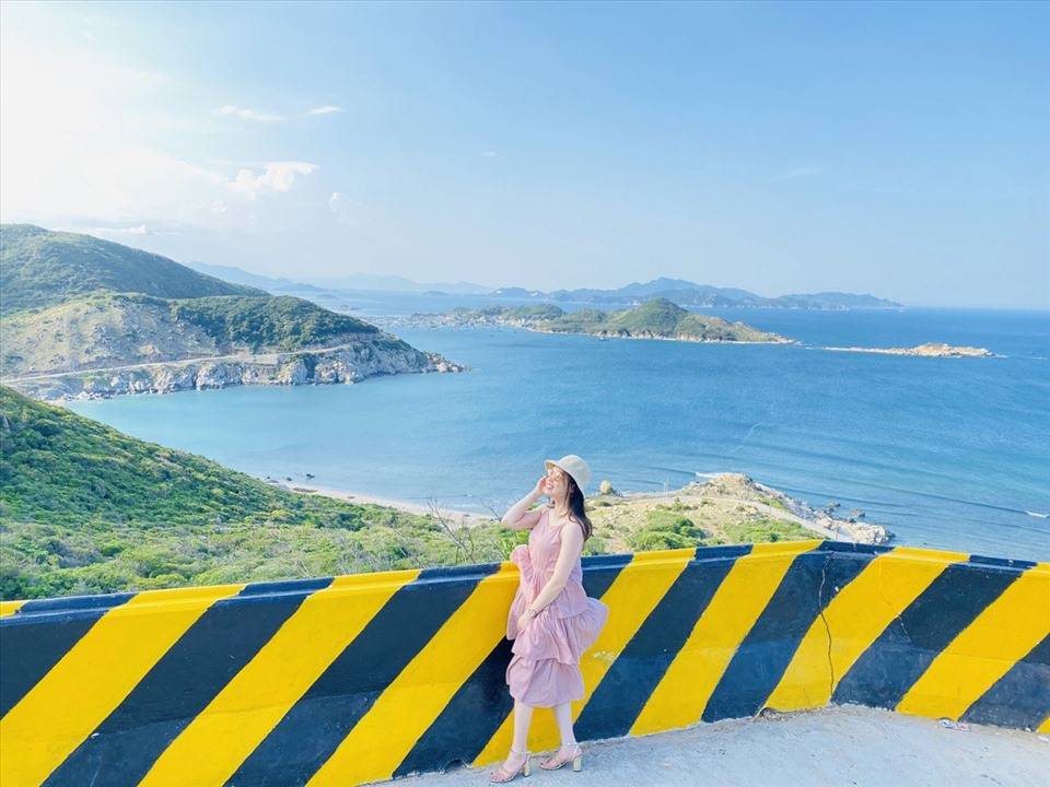 Taxi giá rẻ Cam Ranh – Vĩnh Hy chỉ từ 550.000đ, xe riêng, đón sân bay nhanh chóng