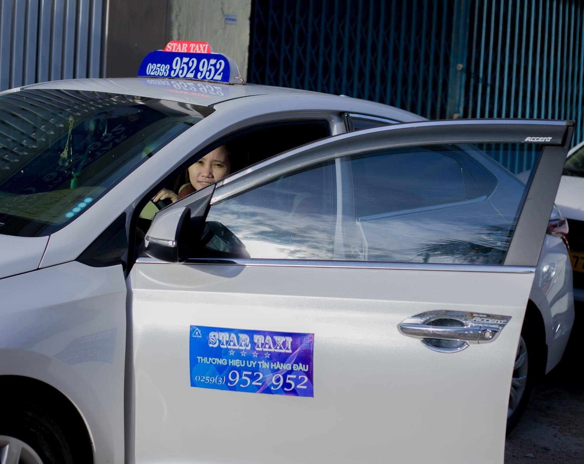 Hãng taxi Cam Ranh đi Vĩnh Hy uy tín, xe đời mới, giá tốt, hỗ trợ đón sân bay