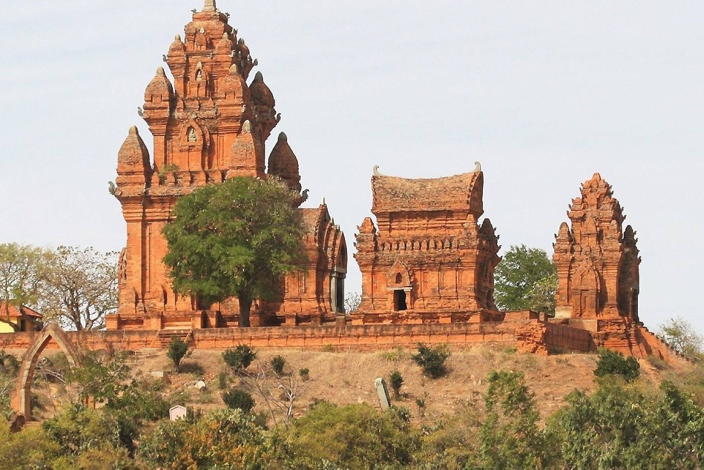 Xe đưa đón khách du lịch từ Cam Ranh đến Phan Rang - Ninh Thuận