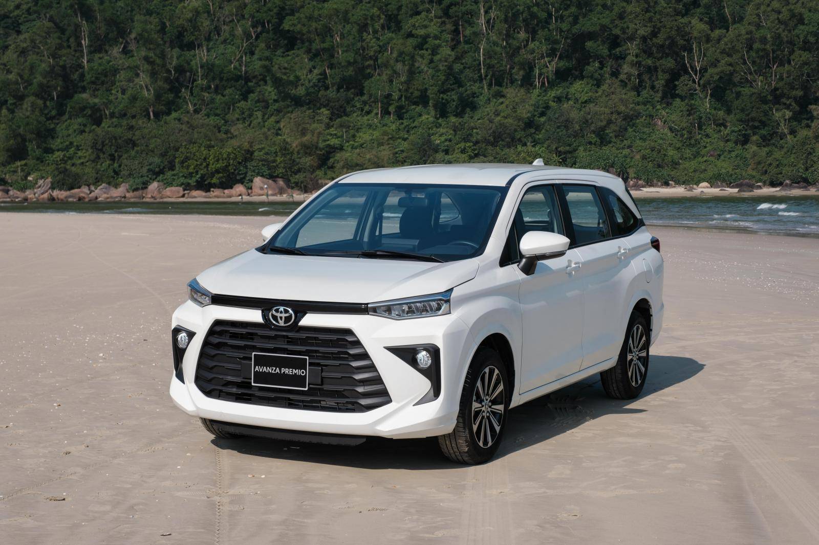 Xe 7 chỗ Cam Ranh đi Vĩnh Hy – Giá Taxi Star